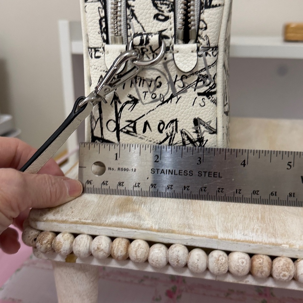 DKNY White and Black Graffiti bag - Picture 10 of 10